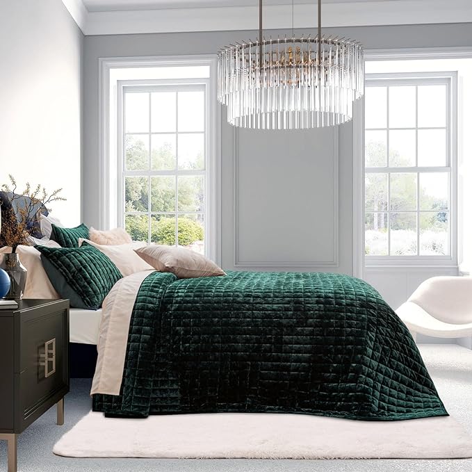 RECYCO Luxury Velvet Quilt Set Full Queen Size Bedding Sets, Ultra Soft Velvet Comforter Set, Lightweight Channel Box Stitch Oversized Bedspread Coverlet for All Season, with 2 Shams, Emerald Green