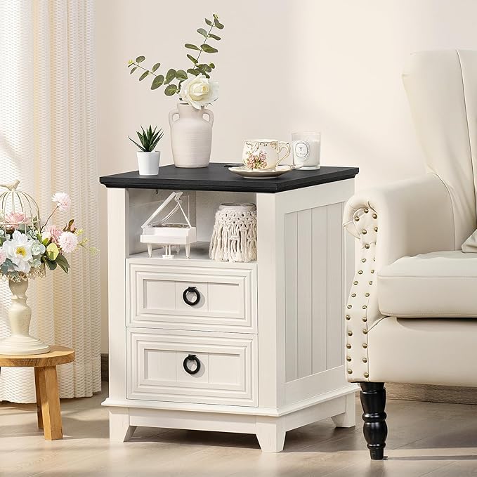 18" Farmhouse Night Stands Set of 2 with Charging Station, 2 Drawers End Table Dresser for Bedroom， Wooden Nightstand, Bed Side Table with Open Shelf, Bedside Cabinet for Living Room（White）