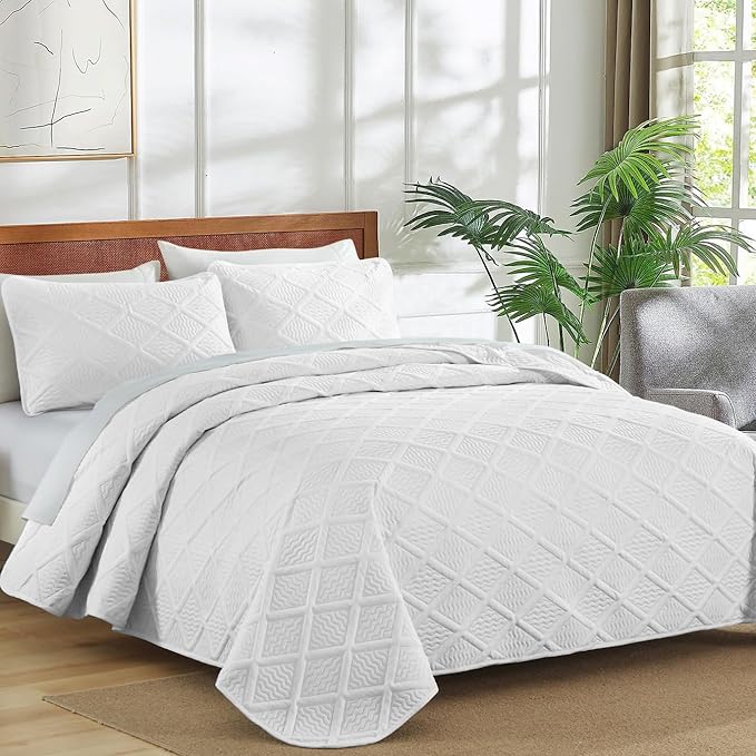 Yiran Quilt Queen Size Bedding Set White Bedspreads Embossed Diamond Pattern 3 Piece Soft Microfiber Coverlet for All Season with 2 Pillow Shams (Full Queen, 96x90 Inch)