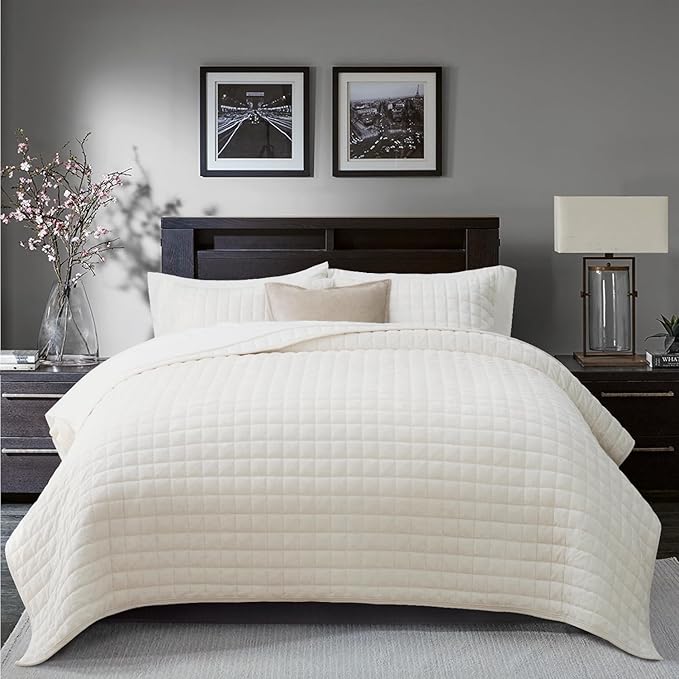 RECYCO Luxury Velvet Quilt Set, California King 118'' x 106'' Oversized Bedspread, Ultra Soft Velvet Comforter, Lightweight Box Stitch Bedding Sets for All Season, with 2 Shams, Ivory White
