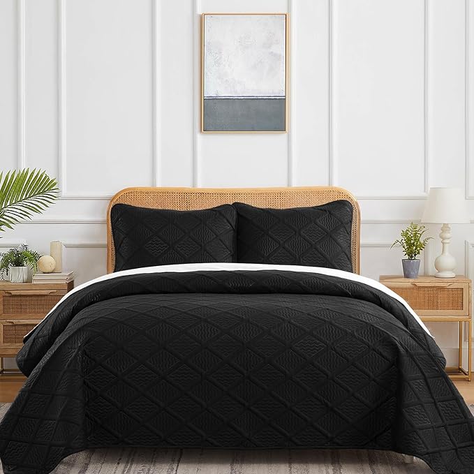 Yiran Quilt Queen Size Bedding Set Black Bedspreads Embossed Diamond Pattern Soft Microfiber Coverlet Bedding Set for All Season with 2 Pillow Shams (Full Queen, 96x90 Inch)