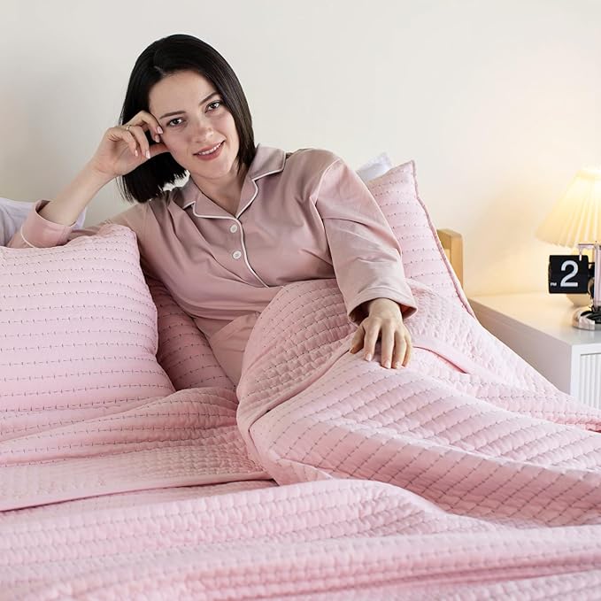 KASENTEX King Quilt Set 104"x90" – Soft Washed 3-Layer Lightweight Bedspread, Minimalist Nordic Design, All-Season Spring & Summer Quilt Set (1 Quilt + 2 Pillow Shams), Pink