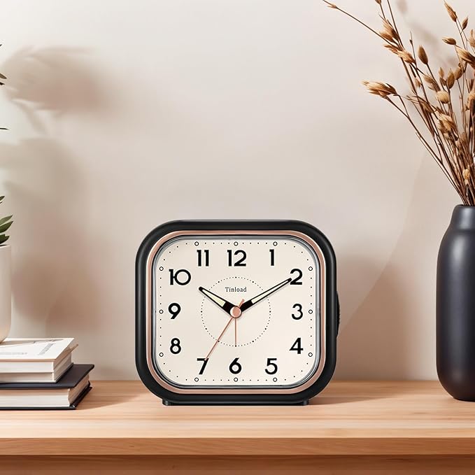 4.5" Vintage Retro Analog Alarm Clock, Super Silent Non Ticking Clock with Manual Light, Snooze, Battery Operated, Simply Design, for Living Room, Bedroom, Bedside, Desk(Black)