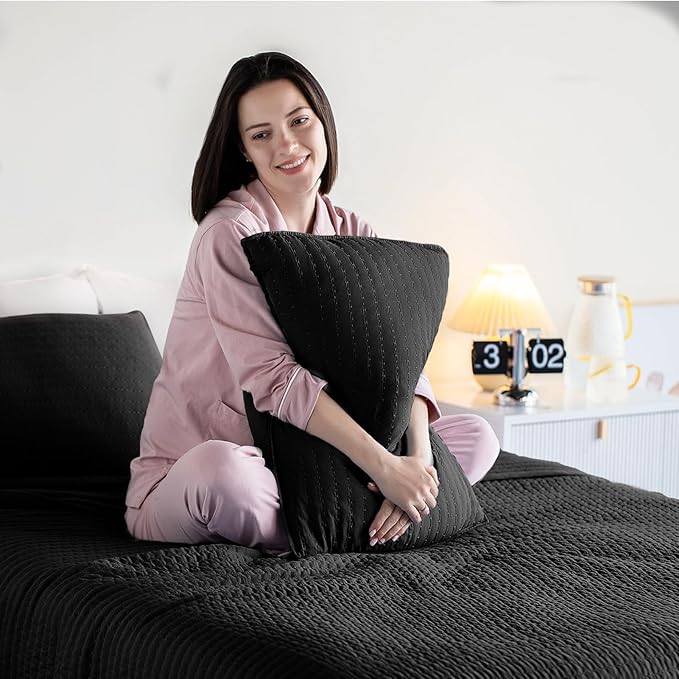 Oversized King Quilt Set 112"x106" – Soft Washed 3-Layer Lightweight California King Bedspread, Minimalist Nordic Design, All-Season Spring & Summer Quilt Set (1 Quilt + 2 Pillow Shams), Jet Black