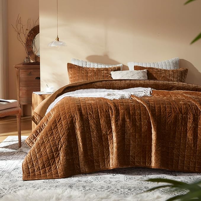LEAONME Velvet Quilt King Size-98''x106'', Lightweight Caramel Velvet Comforter Set with 2 Pillow Shams, Soft Bedspread Coverlet Quilted Bedding Set for All Season