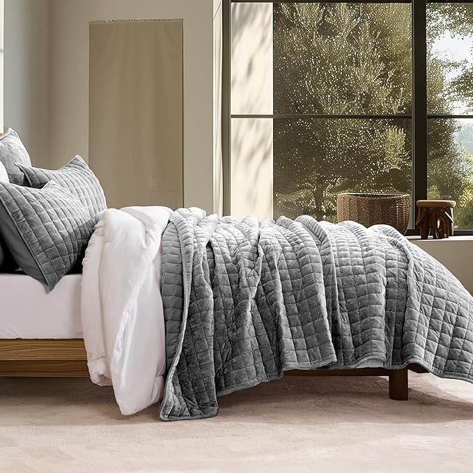RECYCO Luxury Velvet Quilt Set King Size Bedding Sets, Ultra Soft Velvet Comforter Set, Lightweight Channel Box Stitch Oversized Bedspread Coverlet for All Season, with 2 Shams, Charcoal Gray