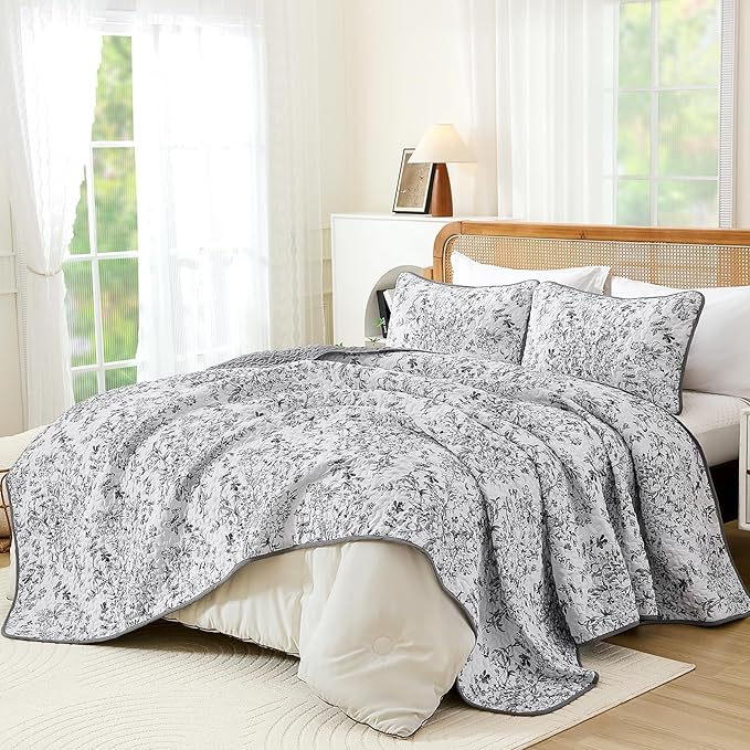 WONGS BEDDING Quilt King Size, Grey Quilt Bedding Set with 2 Pillowcases, Botanical Quilt for King Bed, Soft Microfiber Lightweight Coverlet Bedspread for All Season (110"×90", 3 Pieces)