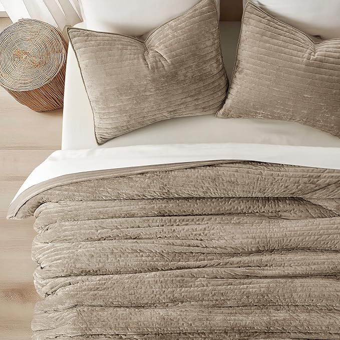 EVERGRACE Velvet Quilt Set King Size, Luxurious Soft Striped Channel Bedding Set, Lightweight Velvet Comforter for All Season, Oversized Bedspread Coverlet with 2 Matching Shams, Sand Dune