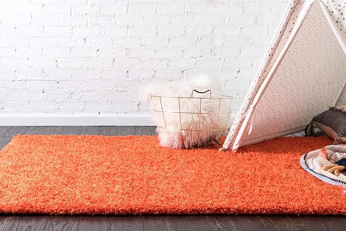 Unique Loom Solid Shag Collection Area Rug (6' 1" x 9' Rectangle, Tiger Orange)