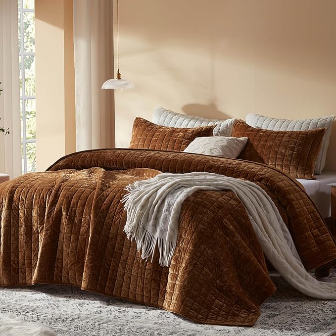 LEAONME Velvet Quilt California King-118''x106'', Lightweight Caramel Velvet Comforter Set with 2 Pillow Shams, Soft Oversized Bedspread Coverlet Quilted Bedding Set for All Season