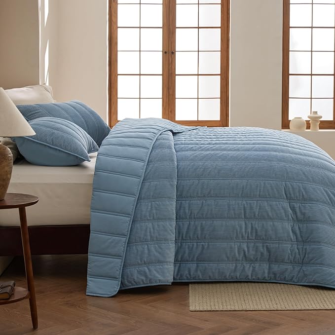 Bedsure Luxury Velvet Quilt Queen Size - Lightweight Velvet Blue Fluffy Comforter Set, Oversized Corduroy Bedspread Coverlet Winter Bedding Set, Pet-Friendly, Tear-Resistant, Ultra-Soft, 90"x96"