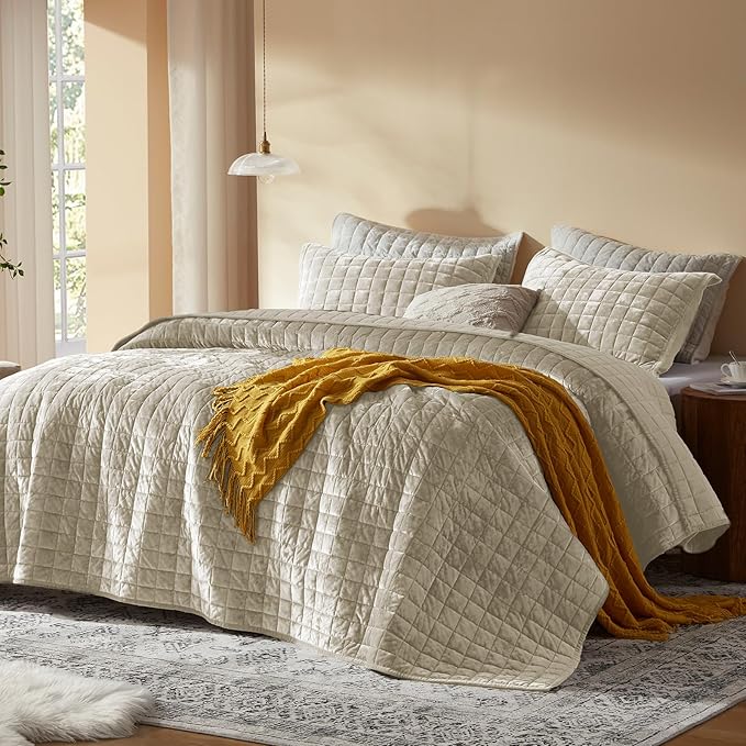 LEAONME Velvet Quilt King Size-98''x106'', Lightweight Beige Velvet Comforter Set with 2 Pillow Shams, Soft Bedspread Coverlet Quilted Bedding Set for All Season