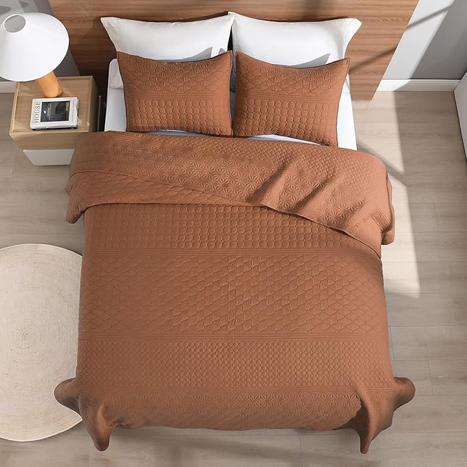 HORIMOTE HOME Burnt Orange King Size Quilt Set - Soft Microfiber Bedspread with 2 Shams, Lightweight & All-Season Geometric Coverlet for Cozy Bedding