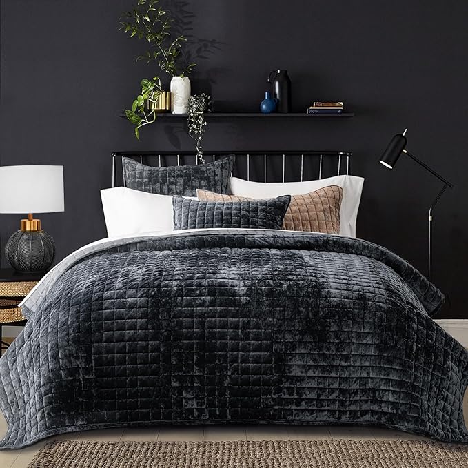 RECYCO Luxury Velvet Quilt Set Full Queen Size Bedding Sets, Ultra Soft Velvet Comforter Set, Lightweight Channel Box Stitch Oversized Bedspread Coverlet for All Season, with 2 Shams, Black
