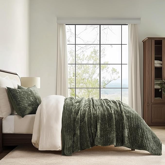 EVERGRACE Velvet Quilt Set Queen Size, Luxurious Soft Striped Channel Bedding Set, Lightweight Velvet Comforter for All Season, Quilted Bedspread Coverlet with 2 Matching Shams, Olive Green