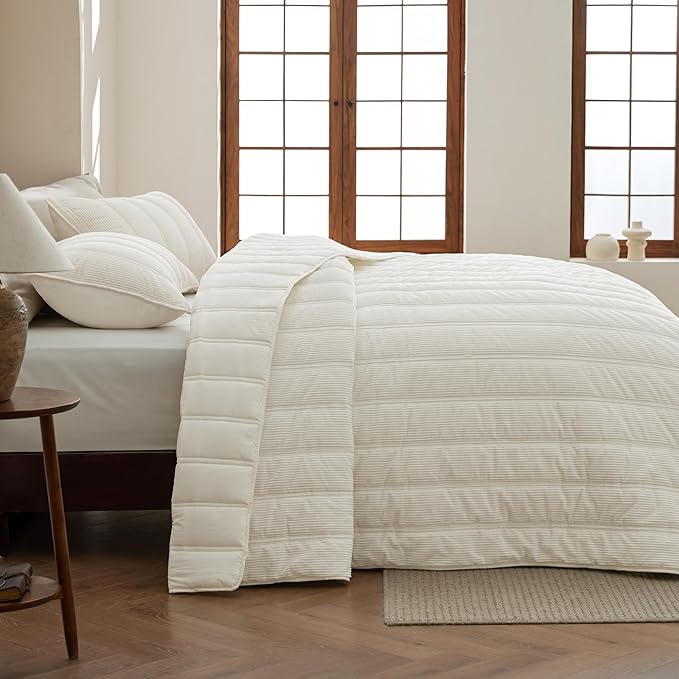 Bedsure Luxury Velvet Quilt Queen Size - Lightweight Velvet Ivory Fluffy Comforter Set, Oversized Corduroy Bedspread Coverlet Winter Bedding Set, Pet-Friendly, Tear-Resistant, Ultra-Soft, 90"x96"