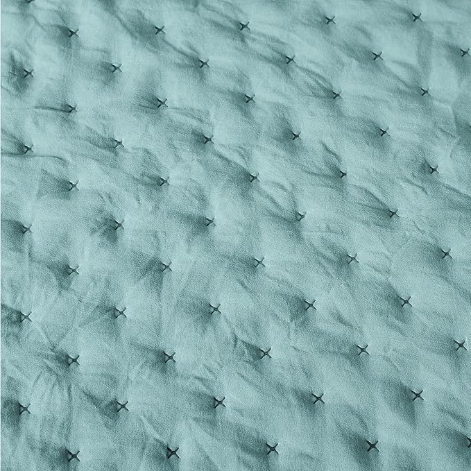 Amazon Basics Brushed Microfiber Quilt Set, Extra Soft with Natural Texture, 3-Piece,Queen/Full, Blue