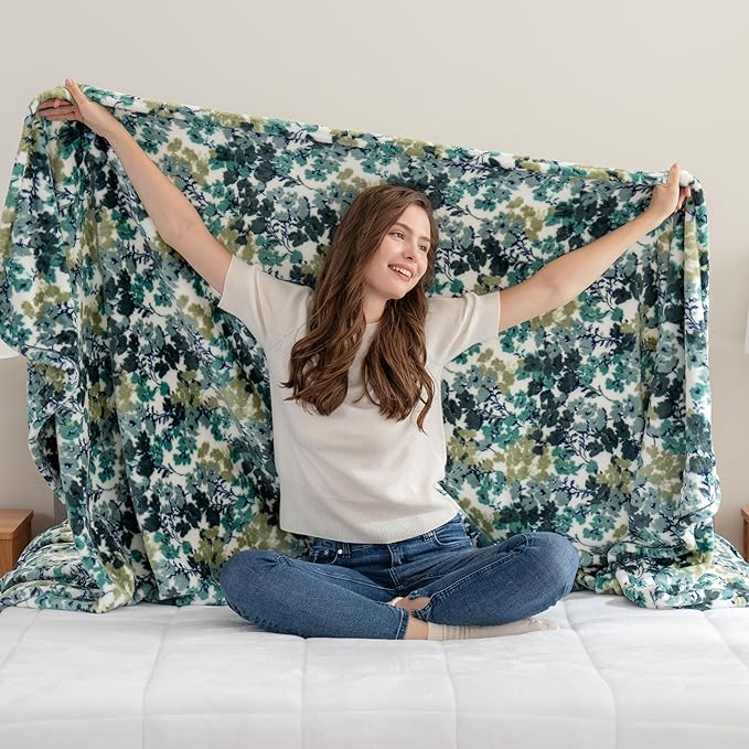 Berkshire Blanket-Classic Heavyweight Soft Printed VelvetLoft® Plush Warm Blanket, Twin Size Soft Fuzzy Blanket for Couch Sofa Bed, Floral Green, 60in x 90in