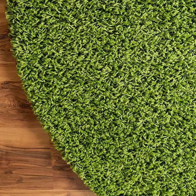 Unique Loom Solid Shag Collection Area Rug (5' 3" x 8' Oval, Grass Green)